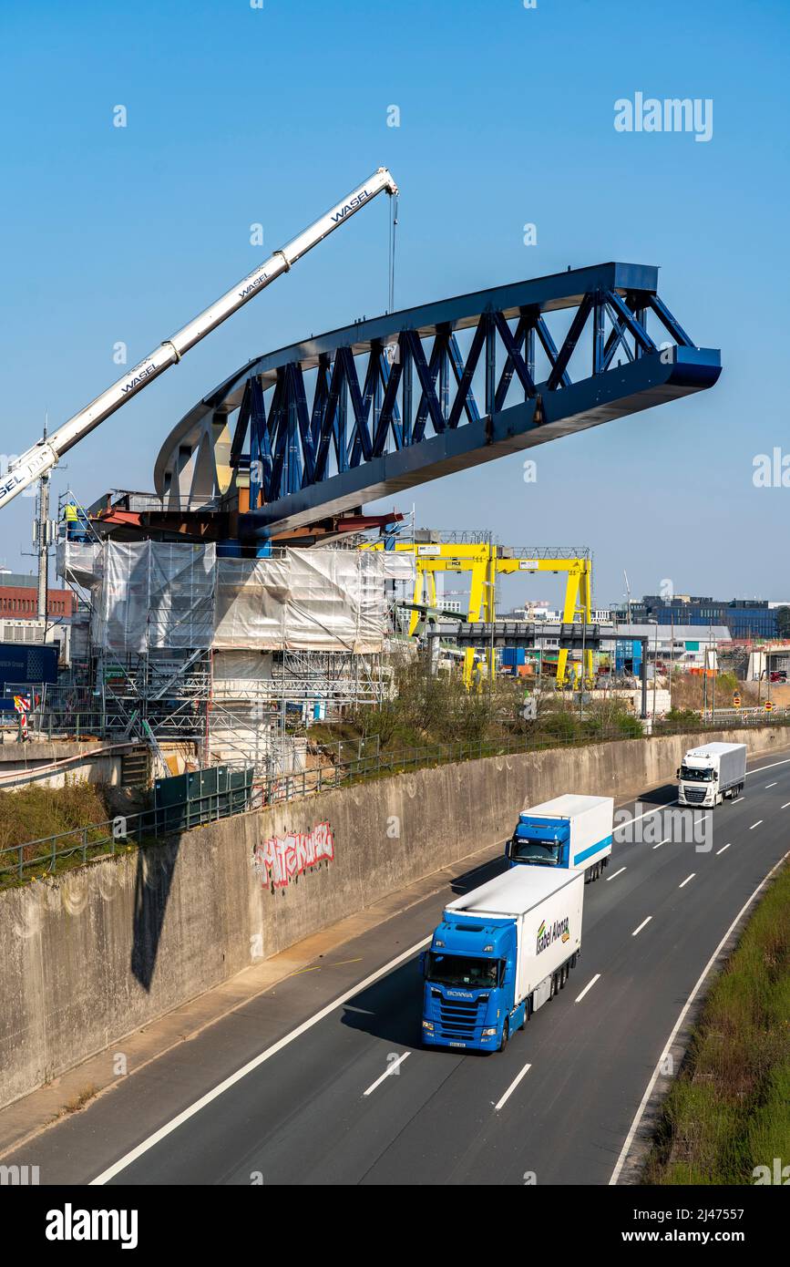 Costruzione di un ponte lungo 480 metri per la nuova linea U81 della ferrovia leggera, sul Nordsternkreuz, sull'autostrada A44 e sulla B8 a Düsseldorf Airpo Foto Stock