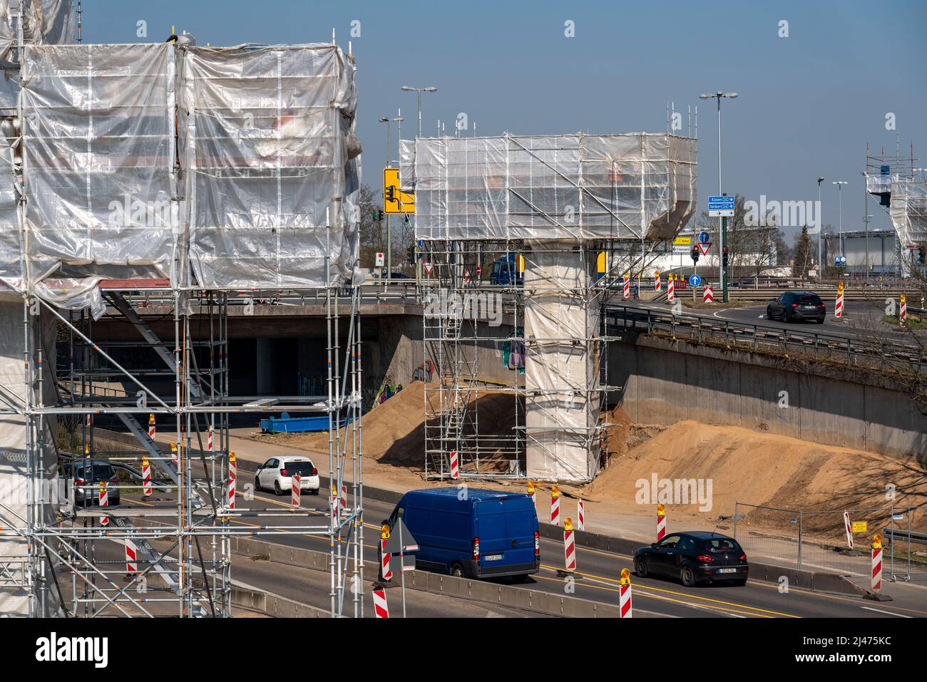 Costruzione di un ponte lungo 480 metri per la nuova linea U81 della ferrovia leggera, sul Nordsternkreuz, sull'autostrada A44 e sulla B8 a Düsseldorf Airpo Foto Stock