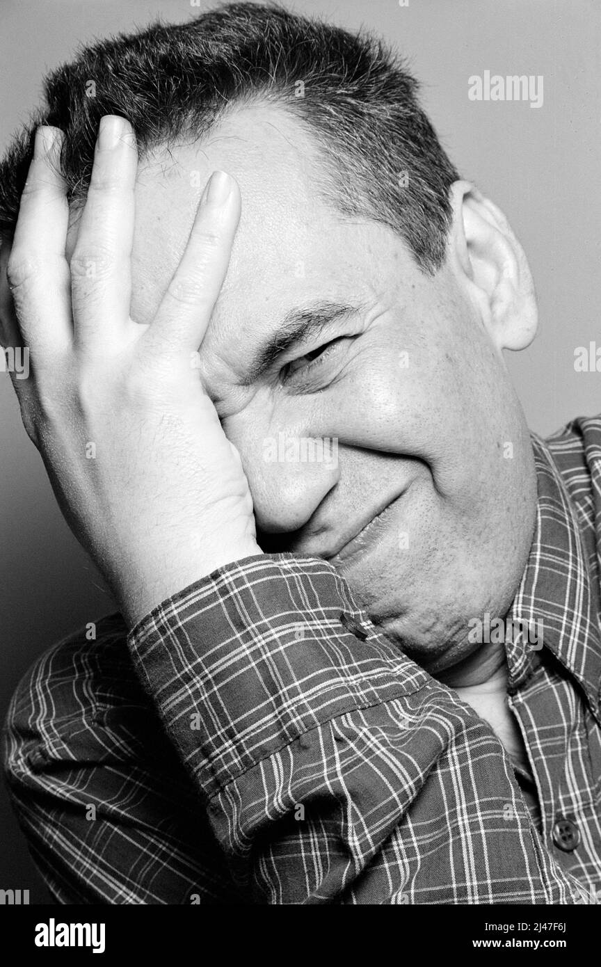 L'attore e comico americano GILBERT GOTTFRIED (28 febbraio 1955 - 12 aprile 2022) è morto. Aveva 67 anni. La sua persona come comico ha caratterizzato una voce stridula esagerata e l'enfasi sull'umorismo grezzo. I suoi numerosi ruoli nel film e nella televisione includono la voce del pappagallo Iago nei film animati di Disney 'Aladdin' e nel programma televisivo, Digit LeBoid nel programma PBS Kids 'Cyberchase', e Kraang Subprime in 'Teenage Mutant Ninja Turtles'. FOTO DEL FILE SCATTATA IL: Miami, Florida, Stati Uniti: Comico americano stand-up e attore GILBERT GOTTFRIED, data esatta sconosciuta. (Credit Image: David Jacobs/ZUMAPRESS.com) Foto Stock