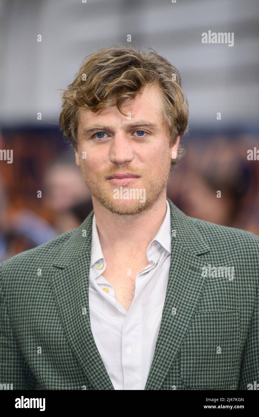 Londra, Regno Unito. 12 aprile 2022. Johnny Flynn partecipa alla premiere britannica di operazione mincemeat, al cinema Curzon Mayfair a Londra. Data foto: Martedì 12 aprile 2022. Il credito fotografico dovrebbe essere: Matt Crossick/Empics/Alamy Live News Foto Stock