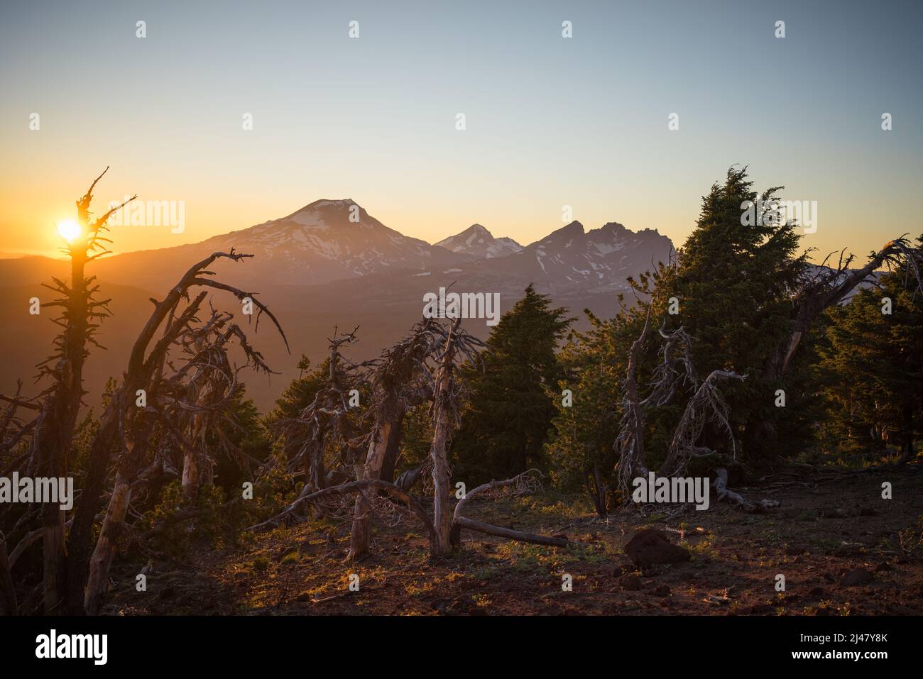 Tramonto visto dalla montagna di Tumalo vicino a Bend, Oregon a fine estate. Foto Stock