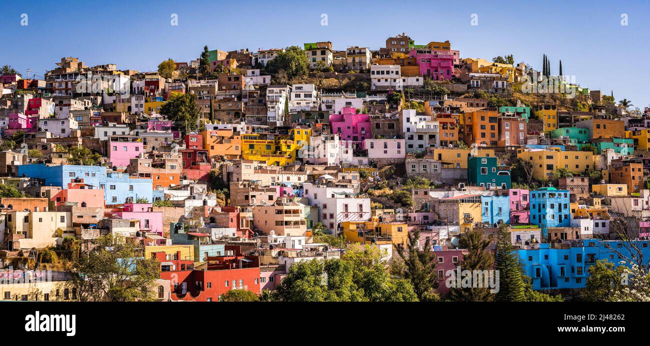 Colorati edifici collinari a Guanajuato, Messico Foto Stock