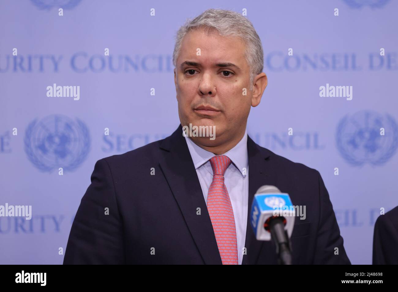 New York, NY, USA. 12th Apr 2022. Nazioni Unite, New York, USA, 12 aprile 2022 - Ivan Duque Marquez, Presidente della Repubblica di Colombia, briefing reporter dopo la riunione del Consiglio di sicurezza sulla situazione in Colombia oggi presso la sede delle Nazioni Unite a New York City.Photo: Luiz Rampelotto/EuropaNewswire.PHOTO CREDIT OBBLIGATORIO. (Credit Image: © Luiz Rampelotto/ZUMA Press Wire) Foto Stock