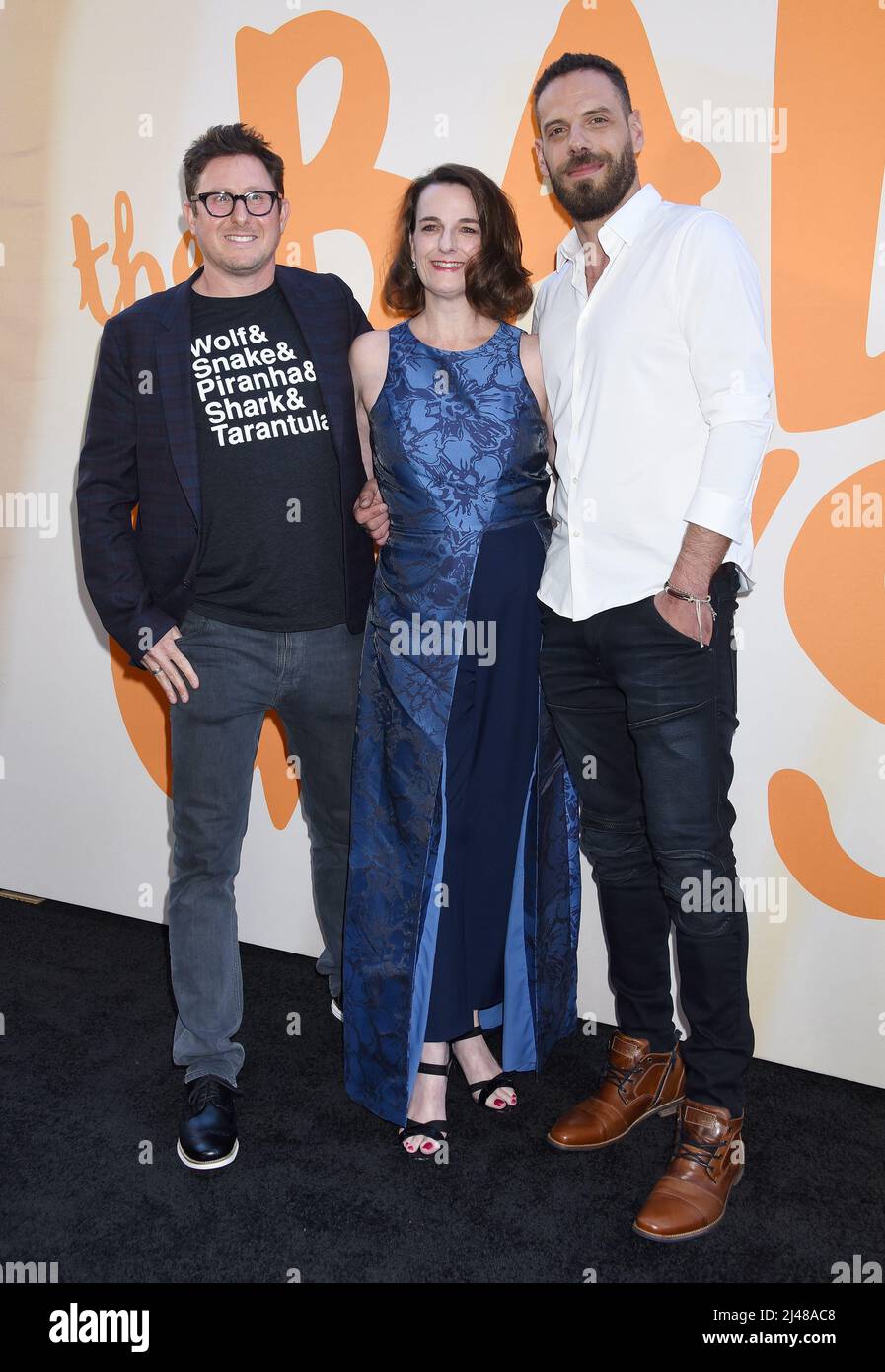 Los Angeles, CA, 12 aprile 2022, Damon Ross, Rebecca Huntley e Pierre Perifel al ÔThe Bad GuysÕ Screening speciale tenuto al Teatro all'ACE Hotel il 12 aprile 2022 a Los Angeles, CA. © Janet Gough / AFF-USA.COM Credit: AFF/Alamy Live News Foto Stock