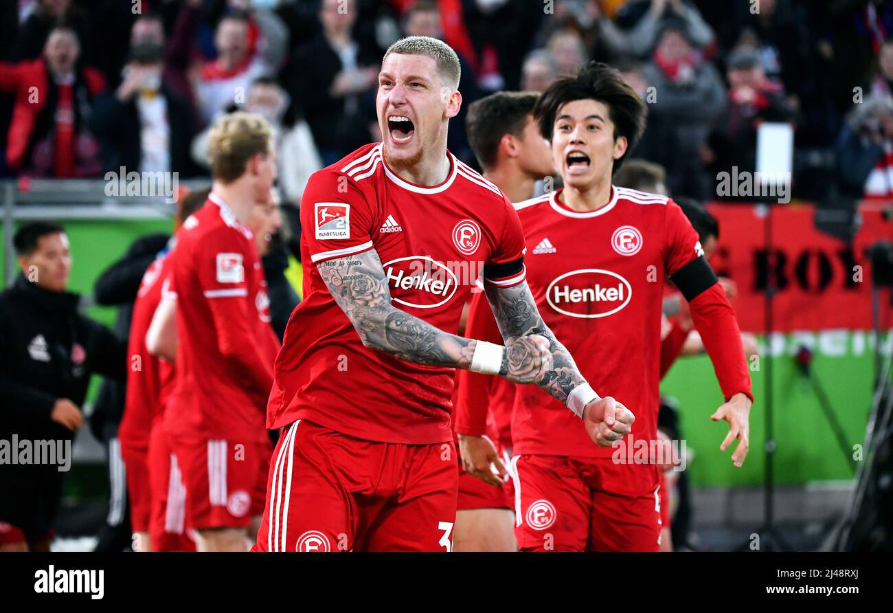 2. Bundesliga, Merkur-Spiel-Arena Düsseldorf: Fortuna Düsseldorf vs FC Hansa Rostock; Jordy de Wijs e Ao Tanaka celebrano un obiettivo Foto Stock