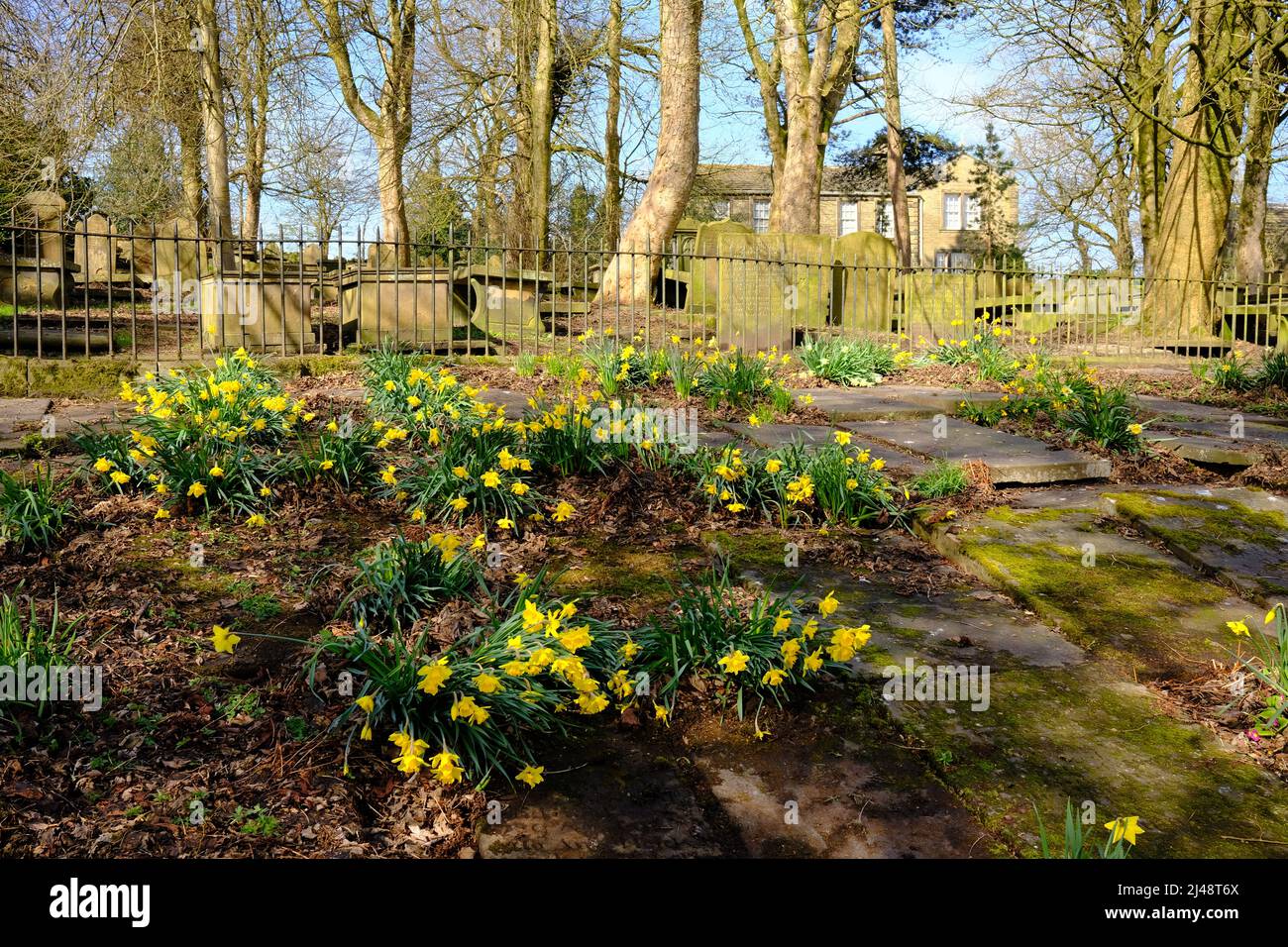 Haworth Parsonage, Bronte Museum e cimitero, in primavera, West Yorkshire Foto Stock