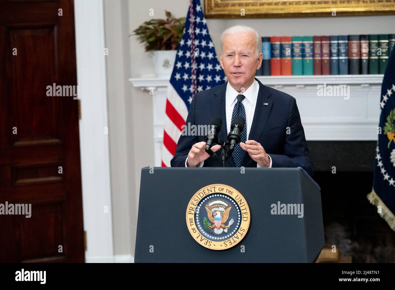 WASHINGTON DC, USA - 18 febbraio 2022 - il presidente degli Stati Uniti Joe Biden presenta osservazioni sulla situazione in Ucraina, venerdì 18 febbraio 2022, nei Roos Foto Stock