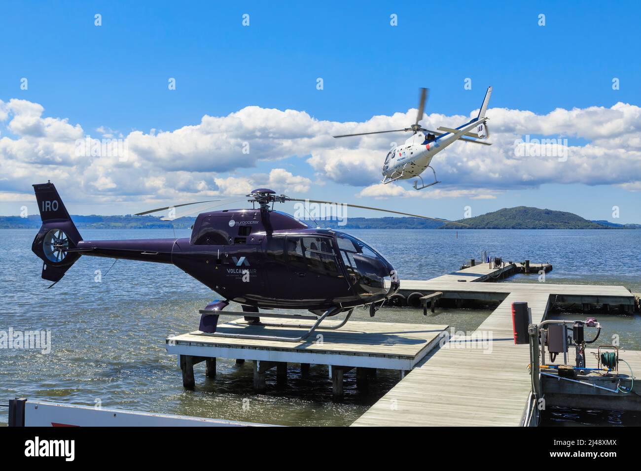 Elicotteri di Volcanic Air (una compagnia turistica) al Lago Rotorua, Rotorua, Nuova Zelanda Foto Stock