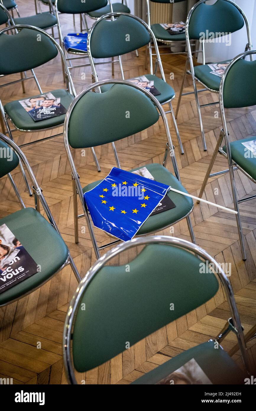 Nell'ambito della campagna di Emmanuel Macron per le elezioni presidenziali, un incontro di sostegno a Saint-Malo con il Ministro degli Affari Esteri Jean-Yves le Drian e la sostituta europea Marie-Pierre Vedrenne. I punti principali discussi sono stati l'invasione dell'Ucraina da parte della Russia e dell'Unione europea. Saint-Malo, Bretagna. Francia. Foto Stock