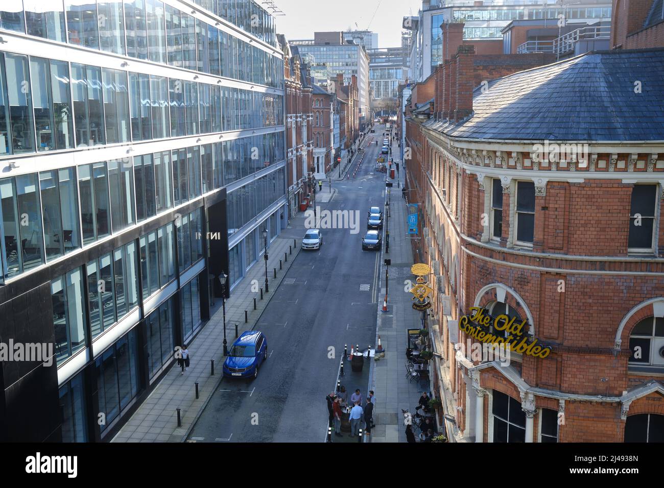 Vecchi e nuovi edifici in Edmund Street, nel quartiere finanziario di Colmore di Birmingham Foto Stock