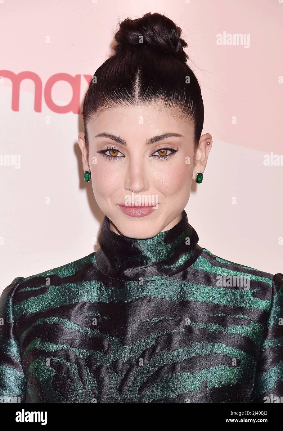 WEST HOLLYWOOD, CA - APRILE 12: Briana Cuoco partecipa alla Los Angeles Season 2 Premiere della HBO Max Original Series "The Flight Attendant" di Pacifi Foto Stock