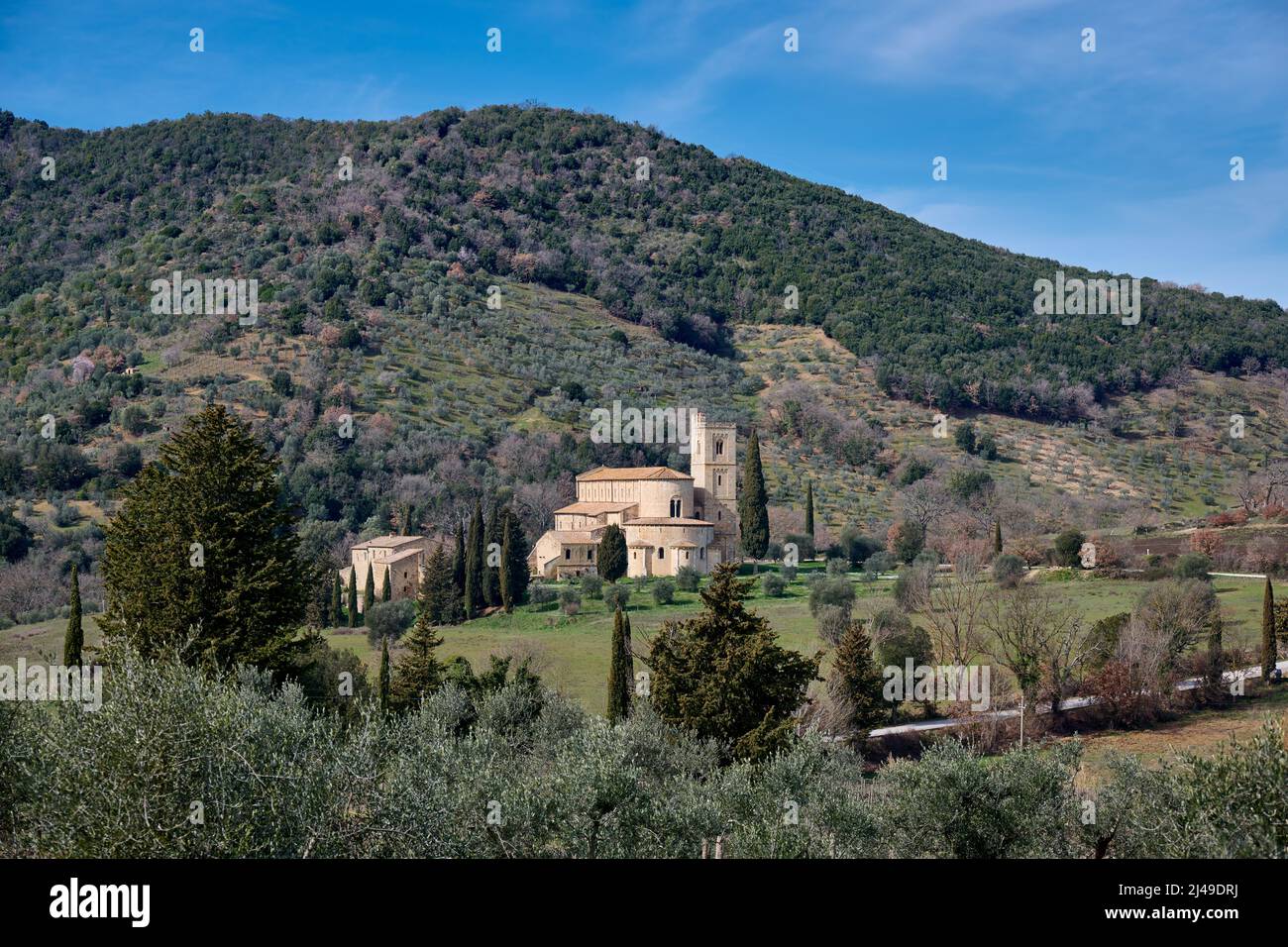 Vista esterna dell'abbazia di Abbazia di Santantmo, Abbazia di Sant'Antimo, Castelnuovo dell'Abate, Toscana, Italia Foto Stock