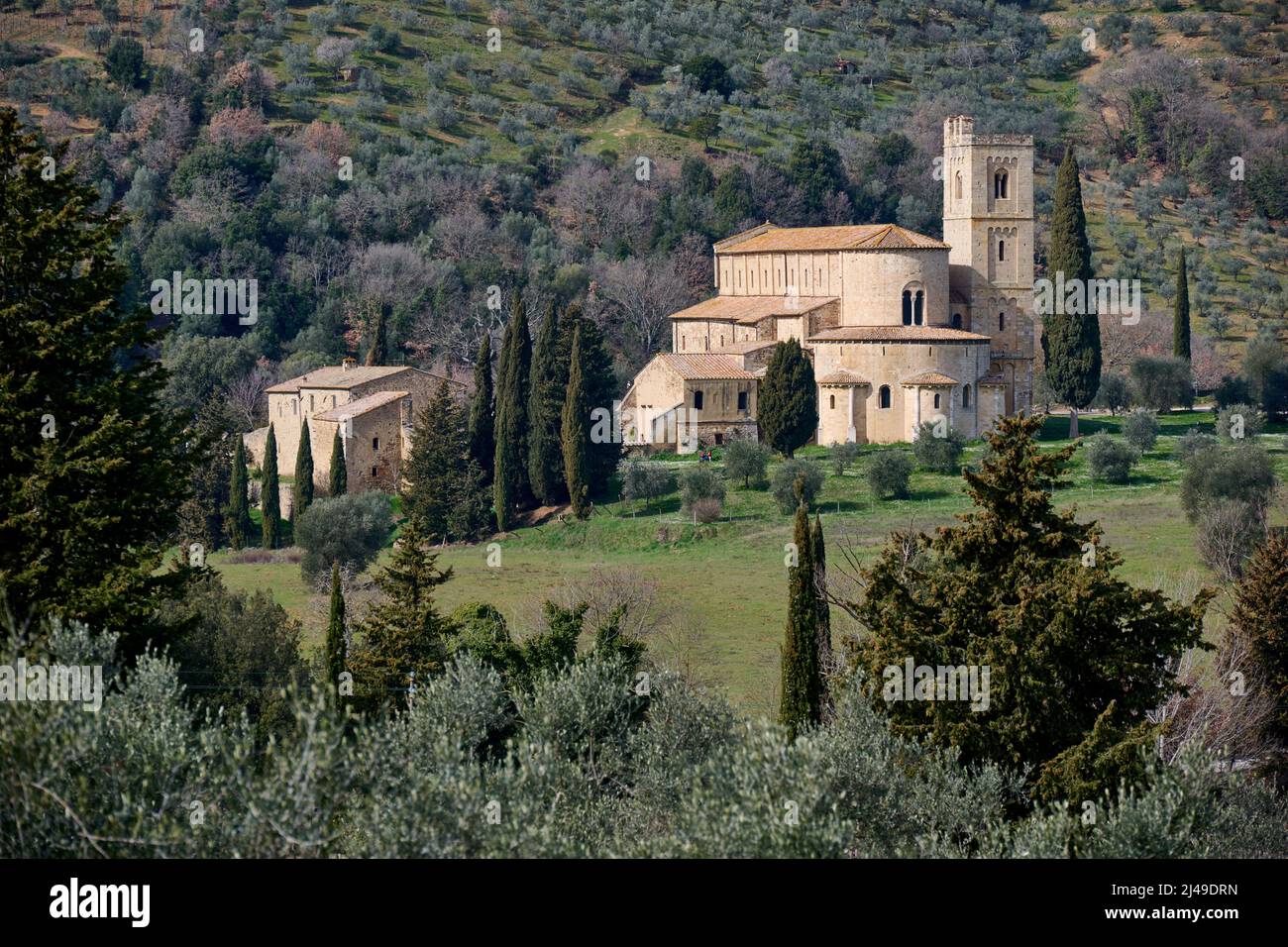 Vista esterna dell'abbazia di Abbazia di Santantmo, Abbazia di Sant'Antimo, Castelnuovo dell'Abate, Toscana, Italia Foto Stock