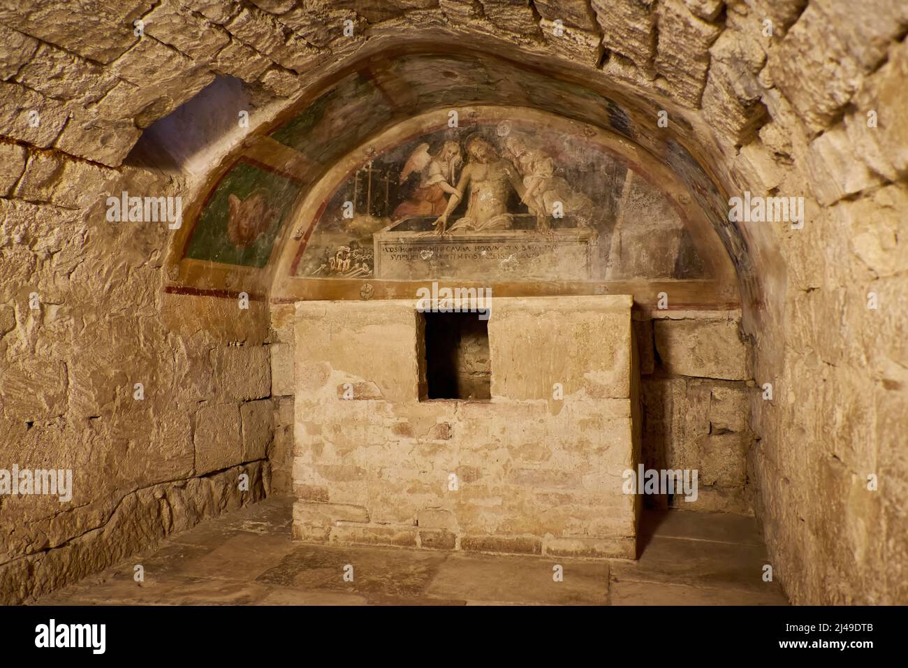 Pittura murale all'interno della cripta della chiesa dell'Abbazia di Santantmo, Abbazia di Sant'Antimo, Castelnuovo dell'Abate, Toscana, Italia Foto Stock
