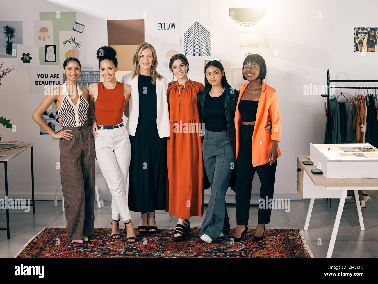 Il futuro della moda. Colpo di un gruppo di donna d'affari che si trova in un ufficio al lavoro. Foto Stock
