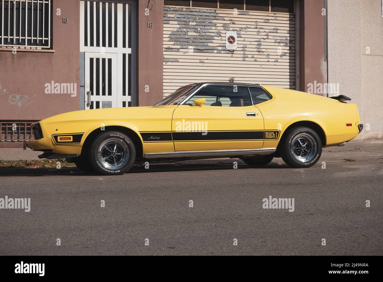 SABADELL, SPAGNA-17 FEBBRAIO 2022: 1971 Ford Mustang Mach 1 (prima generazione, Facelift) Foto Stock