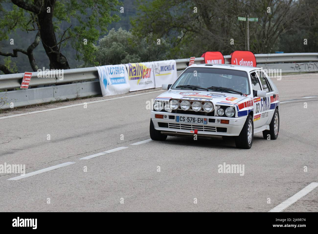 Rally storico Costa Brava 2022 - Lancia Delta HF integrale rally auto in gara nel tratto stradale cronometrato a Girona, Spagna Foto Stock