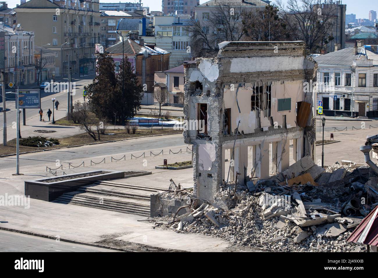 Parzialmente distrutto, demolito edificio dell'Istituto Regionale di pubblica Amministrazione di Kharkiv dell'Accademia Nazionale di pubblica Amministrazione u Foto Stock
