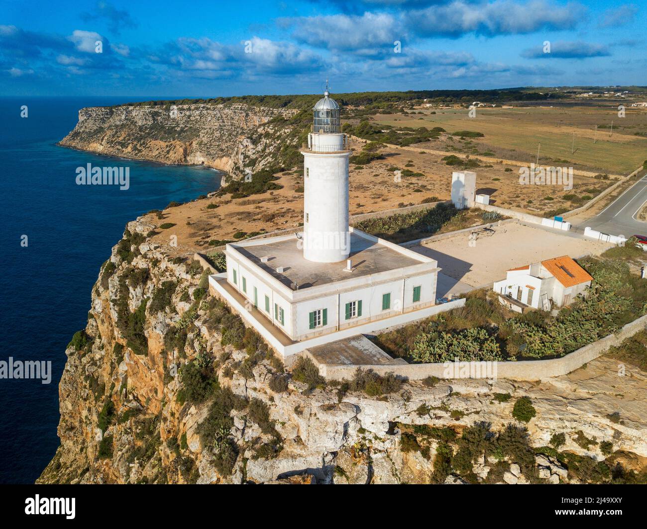 Veduta aerea del faro far de la Mola, Formentera, Isole Baleari, Spagna Foto Stock