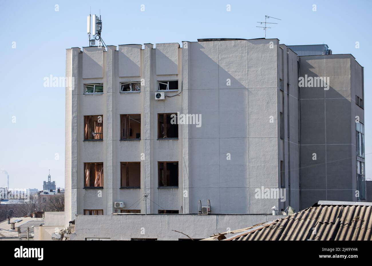 Parzialmente distrutto, demolito edificio dell'Istituto Regionale di pubblica Amministrazione di Kharkiv dell'Accademia Nazionale di pubblica Amministrazione u Foto Stock