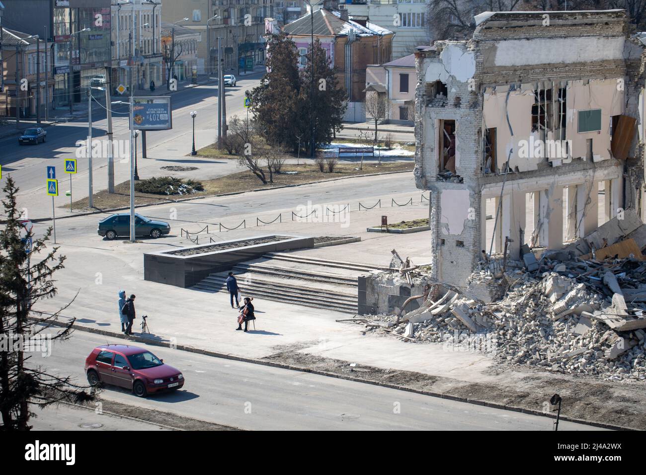 Parzialmente distrutto, demolito edificio dell'Istituto Regionale di pubblica Amministrazione di Kharkiv dell'Accademia Nazionale di pubblica Amministrazione u Foto Stock