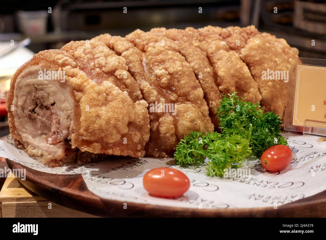 Crackling croccante delle giunture di maiale Foto Stock