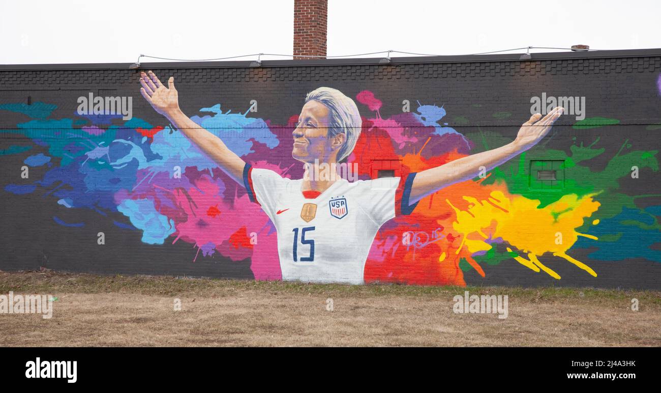 Muro murale di Megan Rapinoe star giocatore di calcio americano che gioca winger. St Paul Minnesota, Stati Uniti Foto Stock