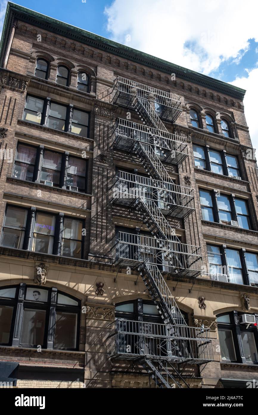Facciate classiche in mattoni e pietra a East Village New York City Foto Stock Facciate classiche in mattoni e pietra a East Village New York City Foto Stock