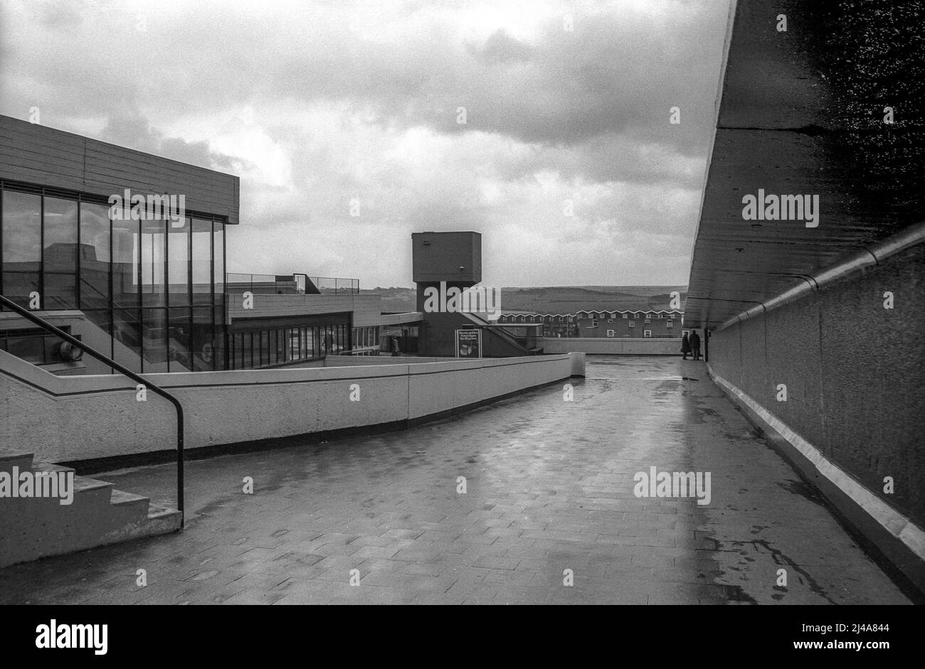 In bianco e nero delle immagini di archivio del centro di Cumbernauld Città Nuova, aprile 1977. Foto Stock