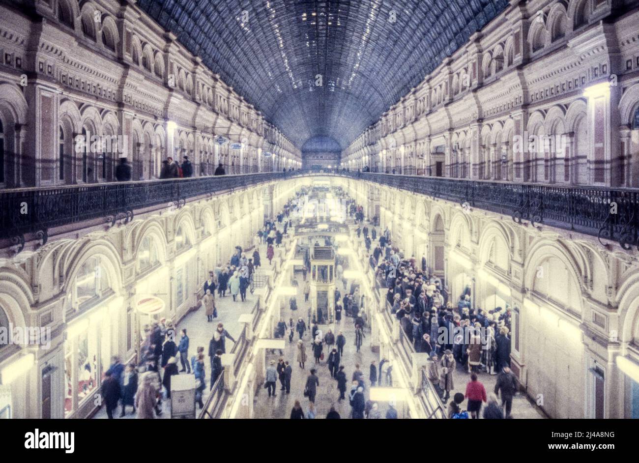 Archivio 1990 Fotografia dell'interno del grande magazzino DI GOMMA, Mosca. Foto Stock