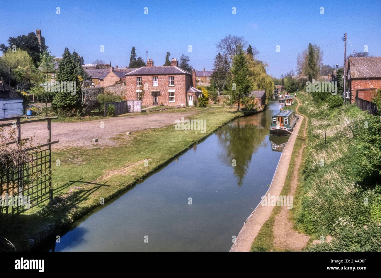 Immagine d'archivio degli anni '90 di Oxford Canal a nord da Cropredy Wharf Bridge, Bridge 153. Foto Stock