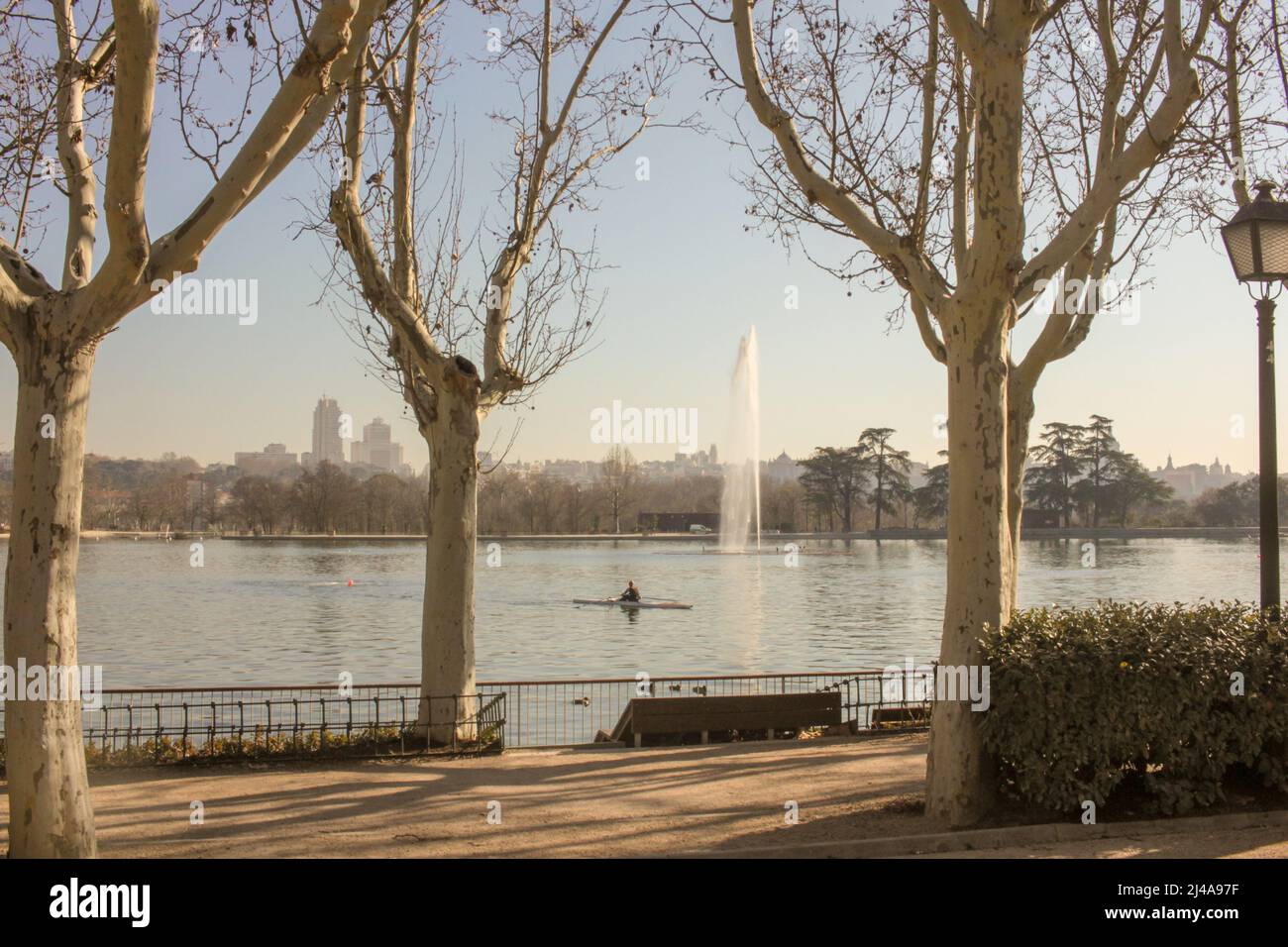 Un bellissimo lago a Madrid, la capitale della Spagna Foto Stock