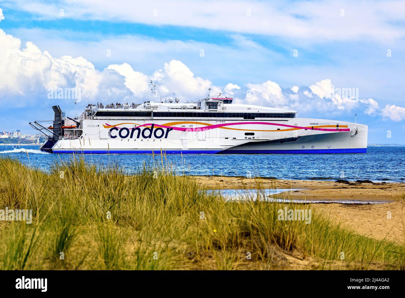 Condor Liberation è un traghetto Austal ad alta velocità gestito da Condor Ferries tra Poole e le Isole del canale - Luglio 2021. Foto Stock