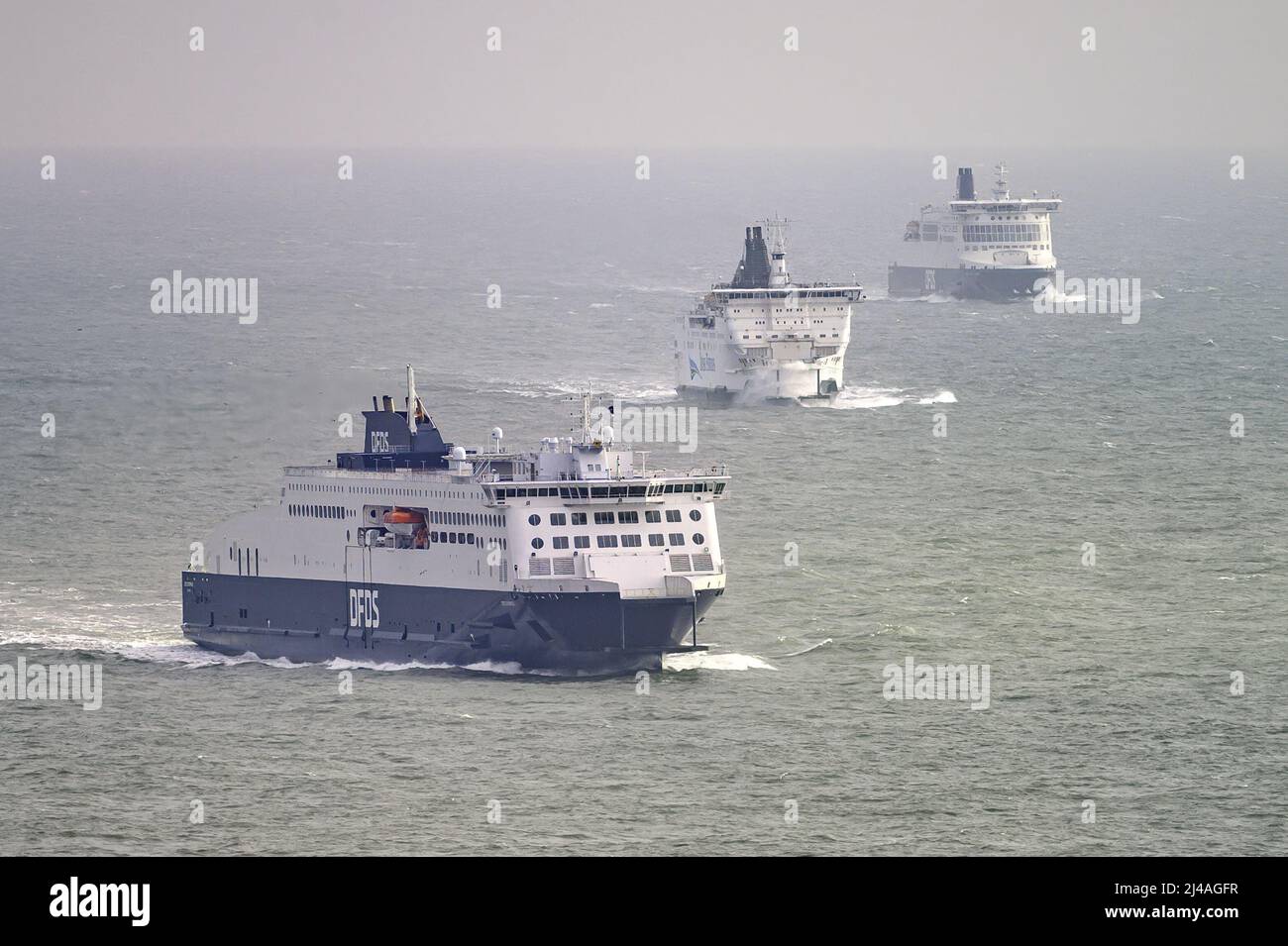 Traghetti per la Manica diretti al porto di dover - gennaio 2022. Foto Stock