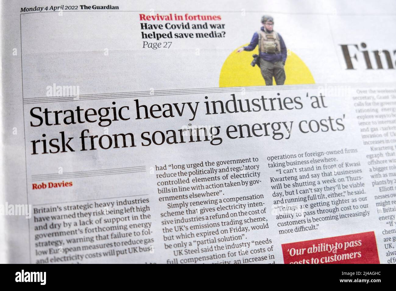 Industrie pesanti strategiche 'a rischio di costi energetici elevati' articolo di giornale Guardian taglio finanziario taglio 4 Aprile 2022 Londra UK Foto Stock