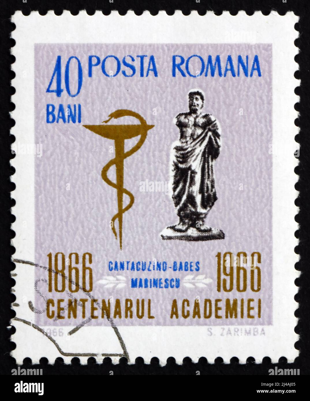 ROMANIA - CIRCA 1966: Un francobollo stampato in Romania mostra la Statua di Ovidio e l'emblema della Scuola Medica, Centenario dell'Accademia Rumena, circa 1966 Foto Stock