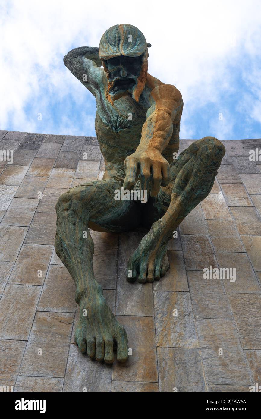 Tyne River God Sculpture di David Wynne al Newcastle Civic Centre, l'edificio del consiglio comunale di Newcastle upon Tyne, Regno Unito. Foto Stock