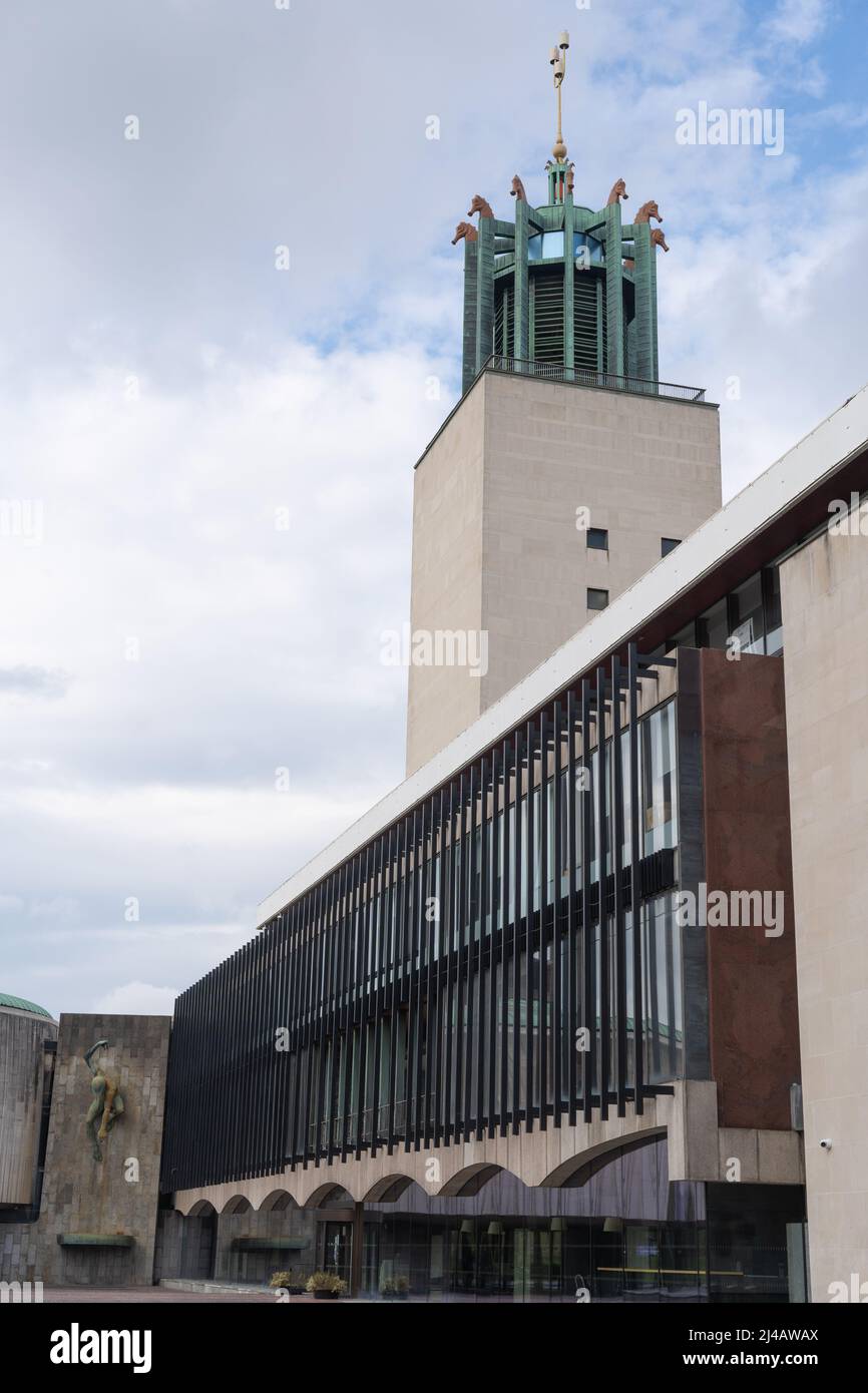 Il Centro Civico - l'edificio amministrativo del governo locale o il consiglio comunale a Newcastle upon Tyne, Regno Unito, un edificio del 1960s con torre campanaria. Foto Stock