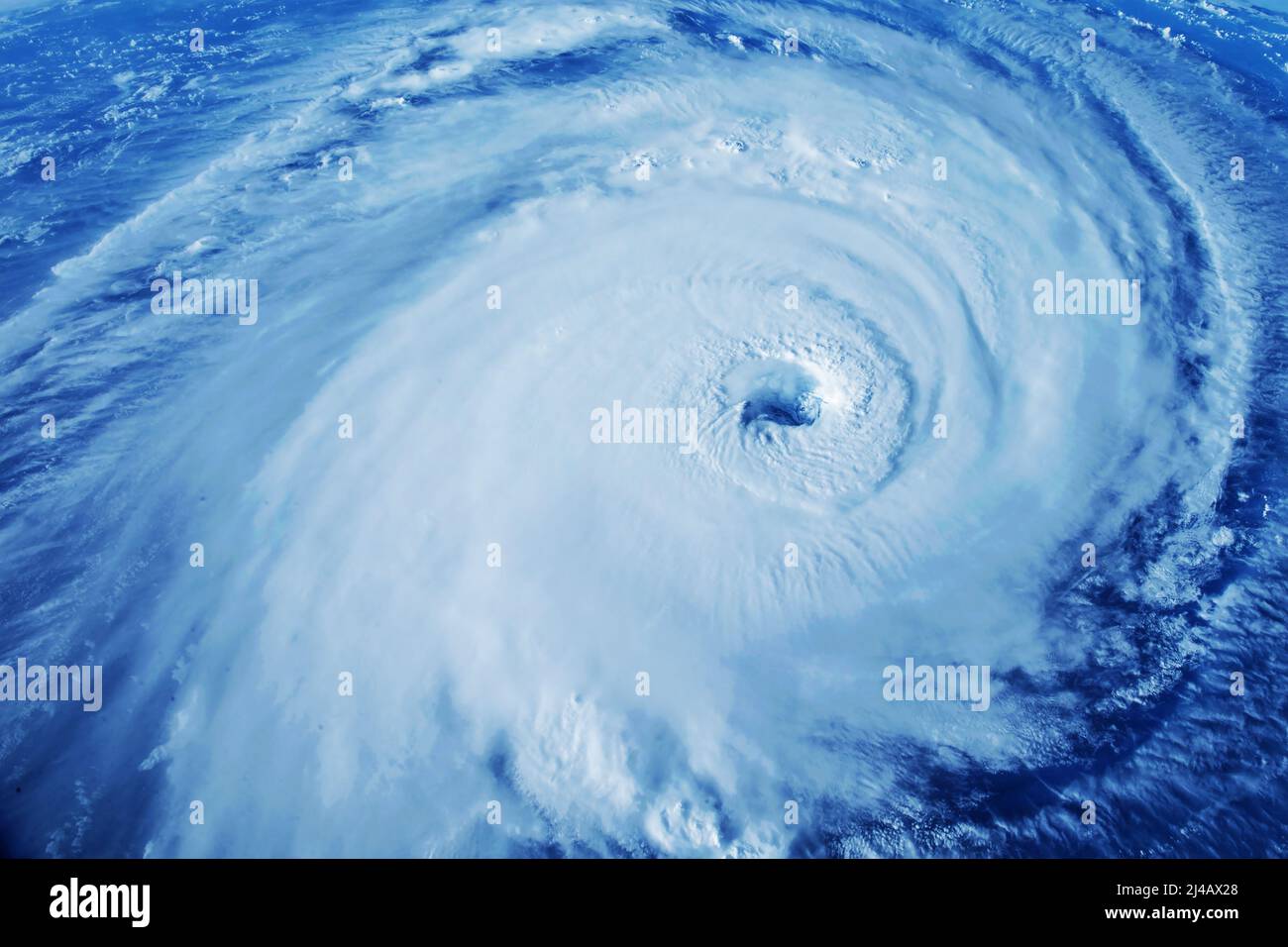 Uragano dallo spazio. Elementi di questa immagine forniti dalla NASA. Foto di alta qualità Foto Stock