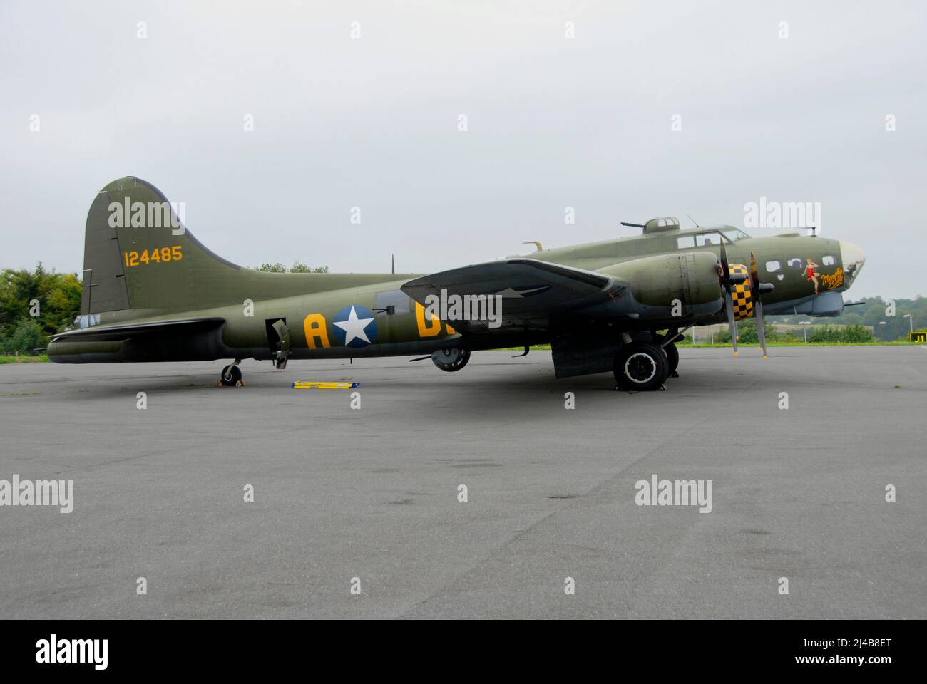 Il Memphis Belle Boeing B-17F Flying Fortress è stato utilizzato durante la seconda guerra mondiale in esposizione ad uno spettacolo aereo a Biggin Hill, Kent, Inghilterra Foto Stock