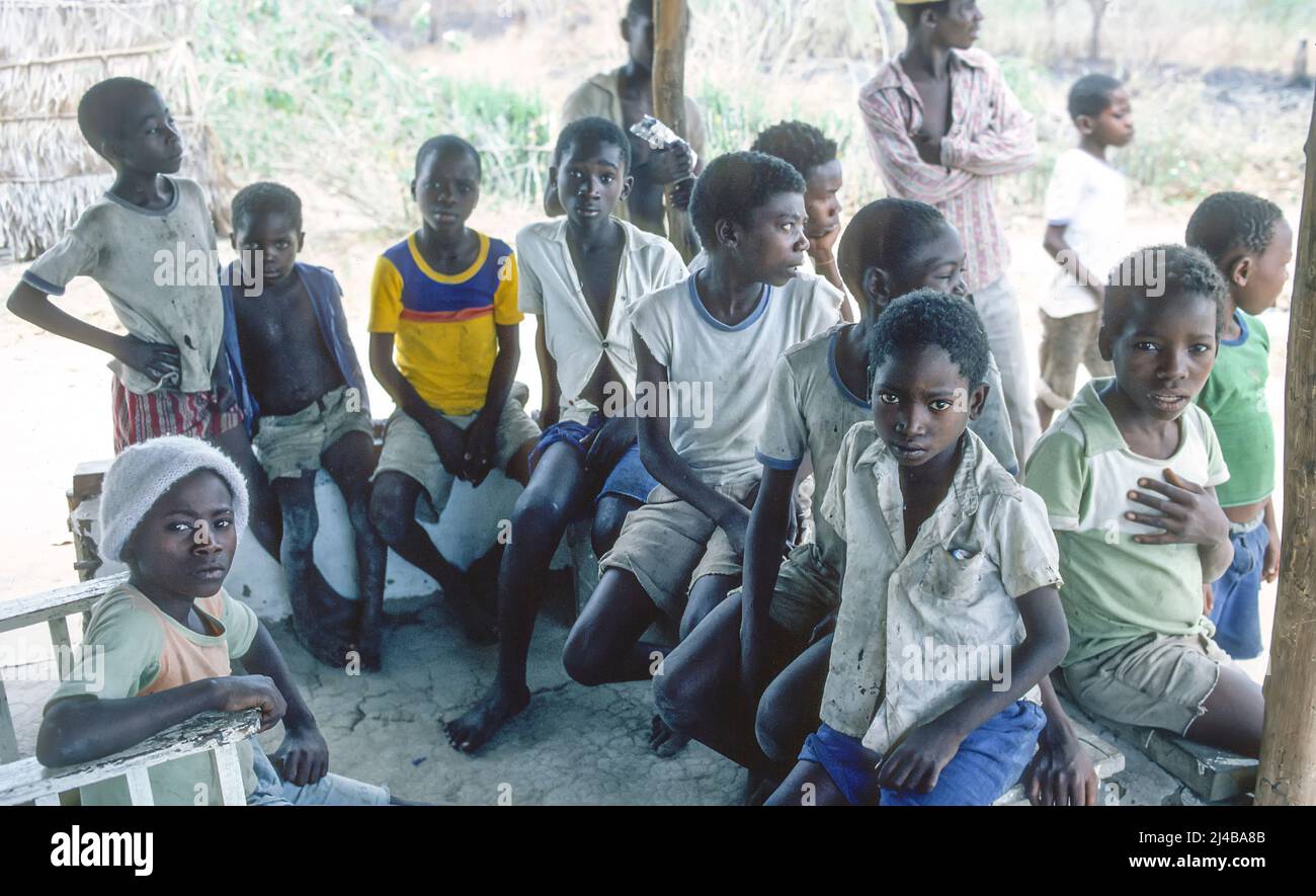 Bambini nel villaggio di Leprasy Kindwiti, Tanzania, Africa Foto Stock
