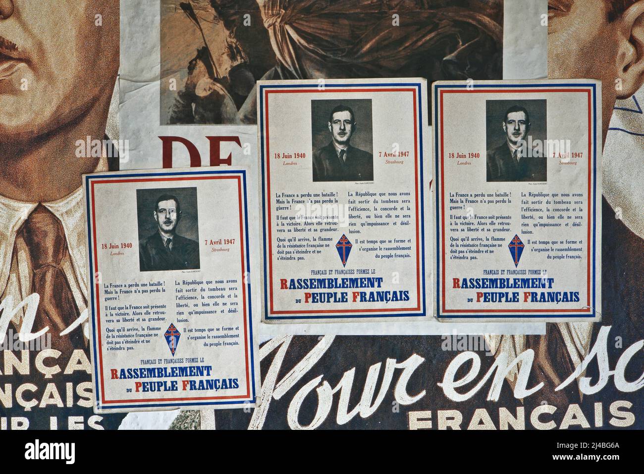 Manifesti elettorali dell'ex presidente francese Charles de Gaulle (1890-1970) al Charles de Gaulle Memorial di Colombey-les-Deux-Eglises, Francia Foto Stock