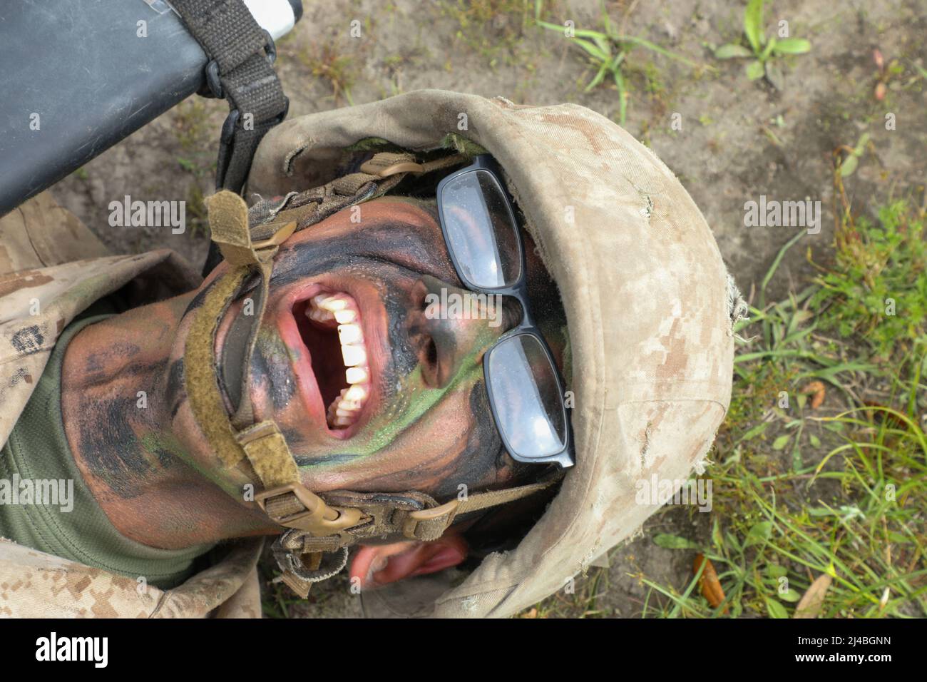 Parris Island, Carolina del Sud, Stati Uniti. 31st Mar 2022. Reclute con Delta Company, 1st reclutamento addestramento battaglione, completare il crogiolo a bordo Marine Corps reclutare Depot Parris Island, S.C. il 31 marzo 2022. Il crogiolo serve come l'evento culminante di addestramento del reclutamento ed è l'ostacolo finale prima che i reclutamenti guadagnino il titolo marino degli Stati Uniti. Credit: U.S. Marines/ZUMA Press Wire Service/ZUMAPRESS.com/Alamy Live News Foto Stock