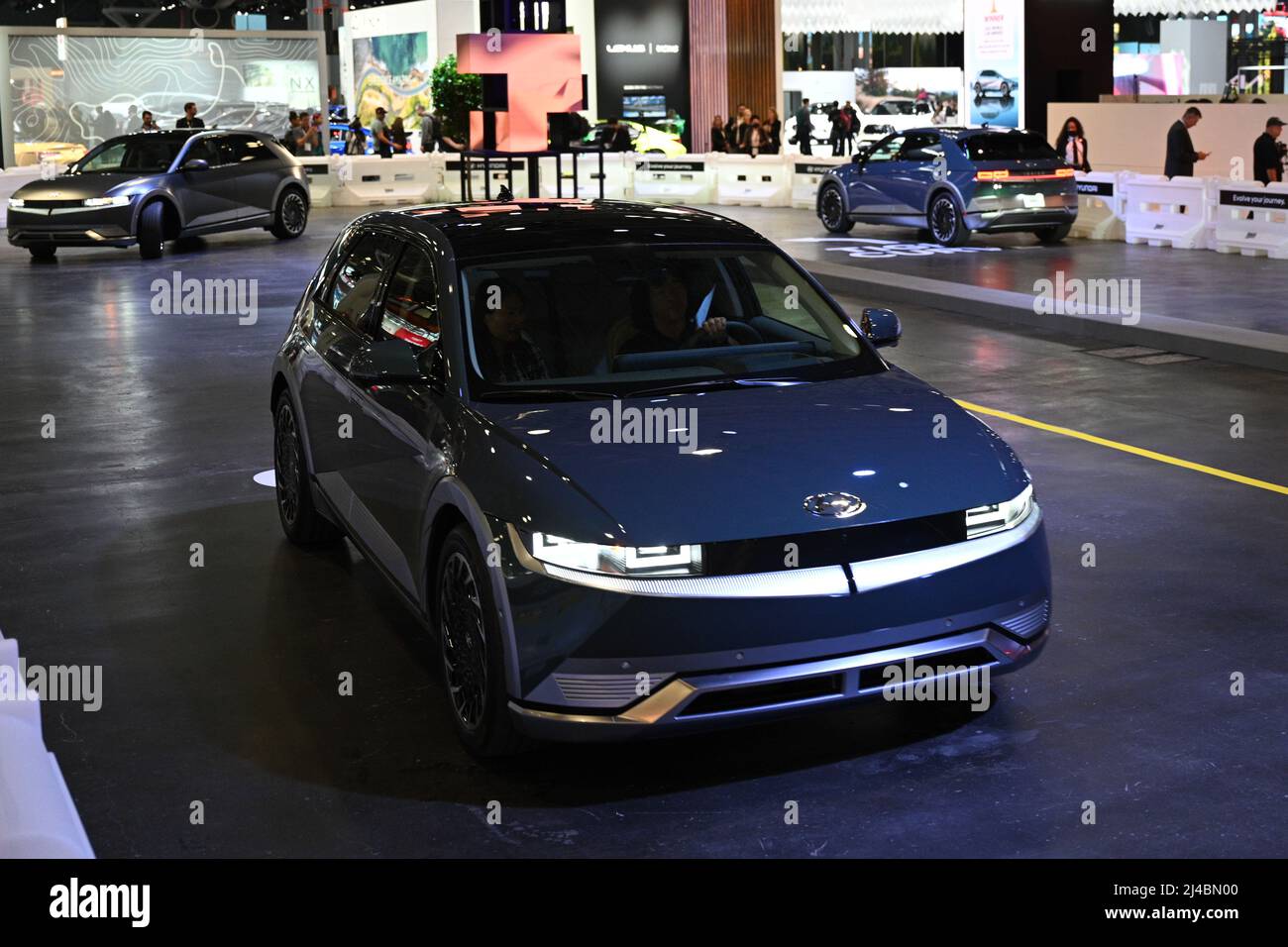 La Hyundai Ioniq 5, chiamata World Car of the Year, durante il New York International Auto Show 2022 (NYIAS) al Javits Center il 13 aprile 2022 a N Foto Stock