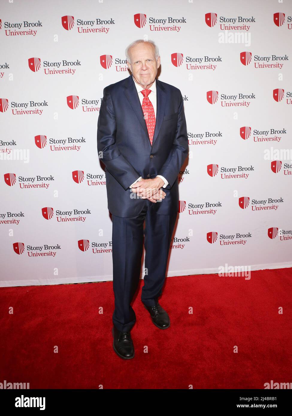 New York, Stati Uniti. 13th Apr 2022. John L. Hennessy partecipa al Gala Stars of Stony Brook che si è tenuto a Cipriani 42nd St a New York, NY il prossimo aprile. 13, 2022. (Foto di Udo Salters/Sipa USA) Credit: Sipa USA/Alamy Live News Foto Stock