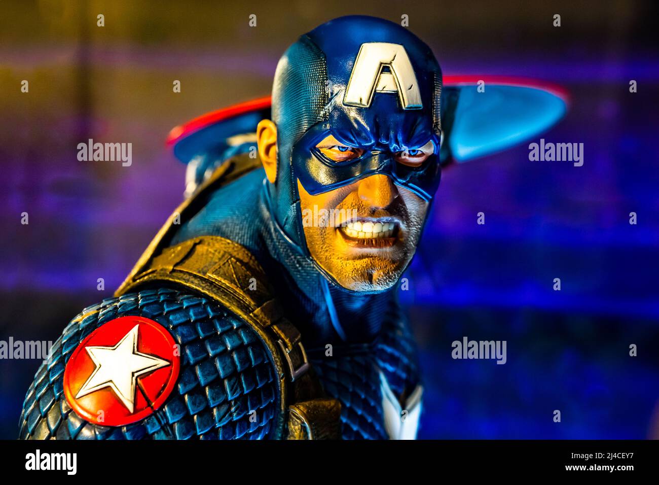 Marvel Heroes Unite - scultura Captain America in mostra, Suntec City. Foto Stock