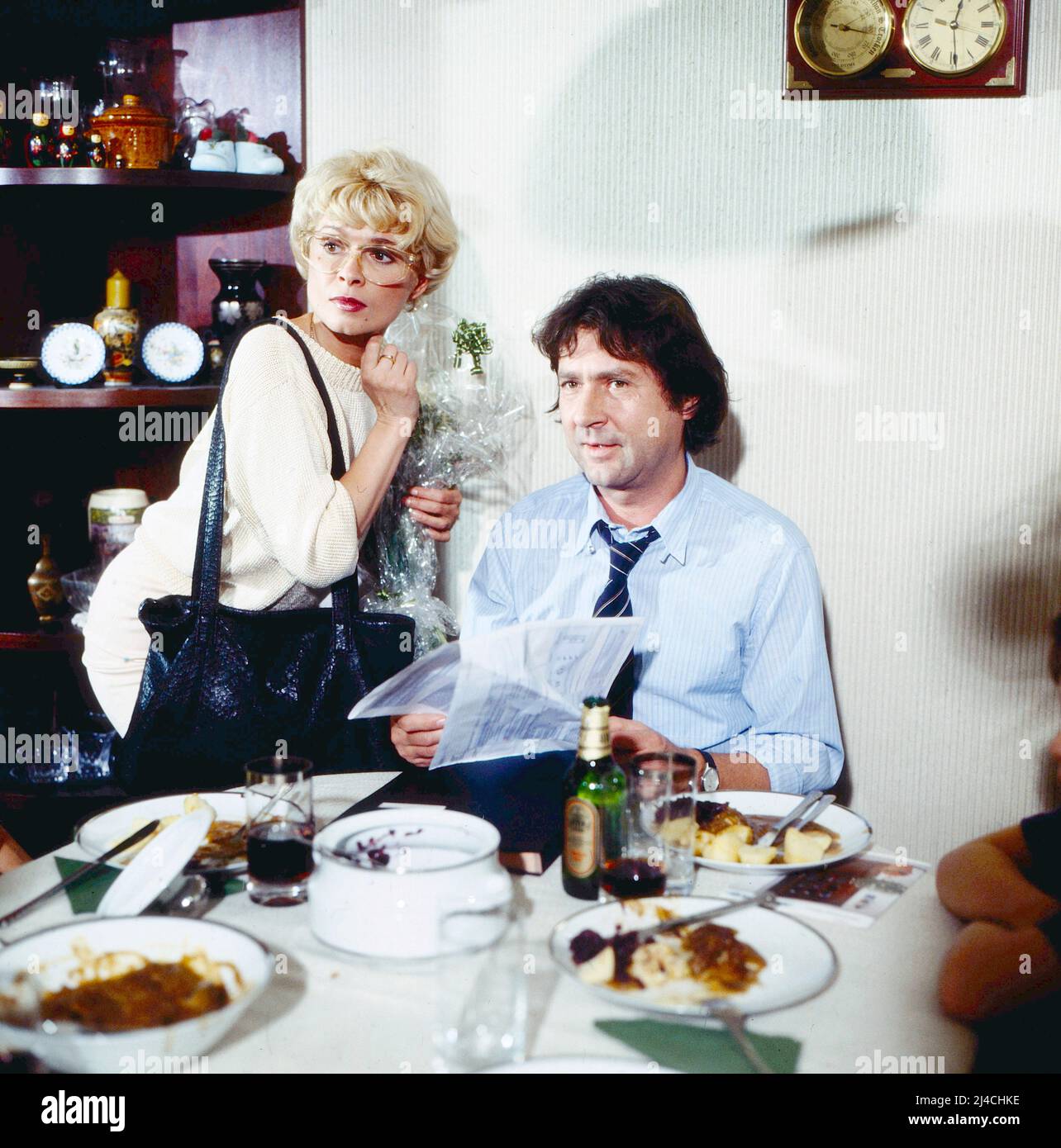 Urlaub auf Italienisch, Fernsehserie, Deutschland, 1986, Folge 1: Ingrid Steeger und Stefan Behrens. Urlaub auf Italienisch, serie TV, Germania, 1986, episodio 1: Ingrid Steeger e Stefan Behrens Foto Stock