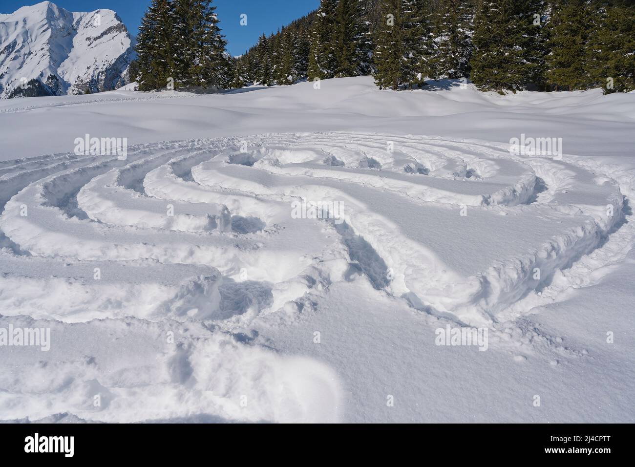 Labirinto di neve a Öschinensee, Canton Berna, Svizzera Foto Stock