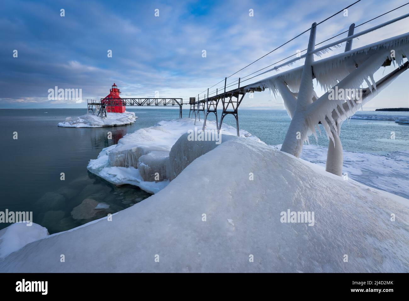 Il faro all'entrata est del canale di spedizione di Sturgeon Bay collega il lago Michigan con la Baia di Green Bay ed è un popolare luogo turistico. Foto Stock