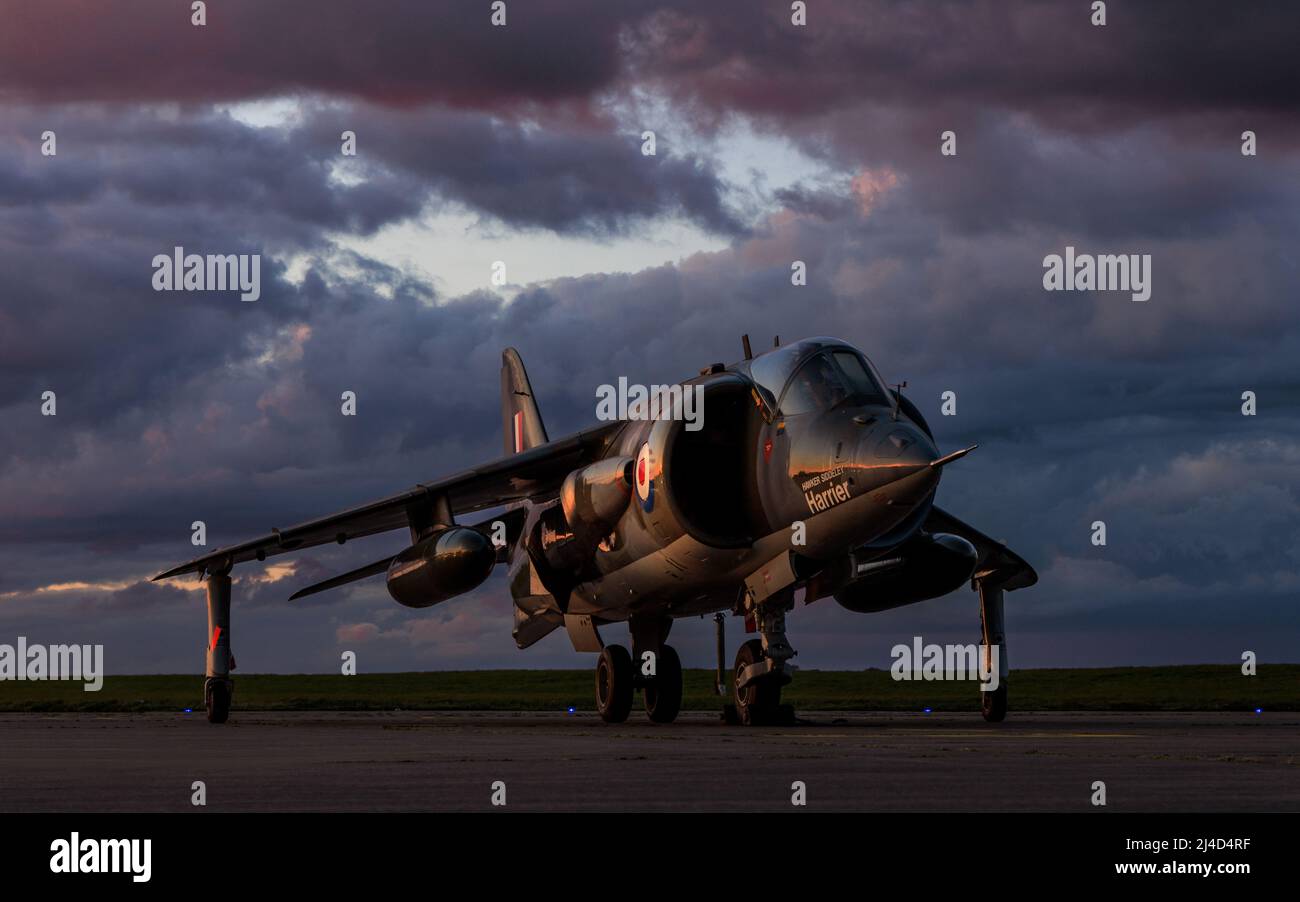 Ex RAF Harrier T.4 XZ146 a RAF Wittering Foto Stock